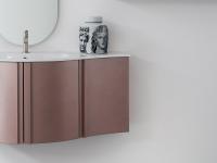 Terminale per mobile bagno curvo Atlantic con lavabo consolle Versus che prosegue dalla base portalavabi