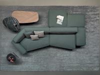 Una possibile composizione del divano Peanut BX di Bonaldo, qui reso bifacciale grazie a un uso originale delle penisole senza schienale