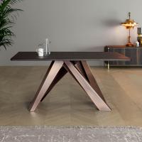 Tavolo Big Table di Bonaldo con gambe in bronzo rame e piano in rovere spazzolato termotrattato