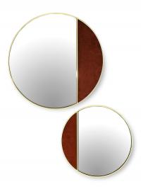 Composizione dello specchio rotondo Half Moon di Borzalino in ottone con una parte rivestita in tessuto