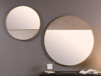 Composizione dello specchio rotondo Half Moon di Borzalino in ottone con una parte rivestita in velluto Elina