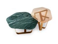 Coppia di tavolini da salotto Ground di Borzalino con piano in marmo Verde Alpi e vetro Golden Mesh extrachiaro