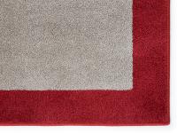 Particolare del tappeto beige e rosso