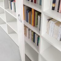 Accessori Libreria Almond - particolare dell'apertura del cassetto