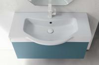Dettaglio del lavabo Zara 85 in ceramica bianco lucido per il mobile bagno a profondità 37 cm