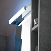 Specchio per bagno con luce applicata Wap - particolare faretto Poppy