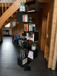 Libreria a soffitto Tokyo usata come separatore di ambienti grazie alla sua altezza regolabile - Foto cliente