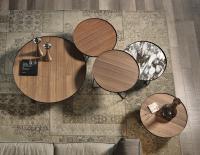 Tavolini da salotto Billy di Cattelan con piani in legno o in ceramica effetto marmo Keramik