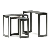 Tris di tavolini Kitano di Cattelan con struttura in metallo verniciato opaco