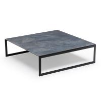 Tavolino Kitano di Cattelan nel modello basso di dimensioni cm 120 x 118 h.35