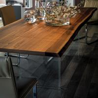 Tavolo con piano in legno dal profilo irregolare Ikon di Cattelan