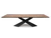 Tavolo Tyron di Cattelan con piano dai bordi lineari obliqui a 45° in legno massello
