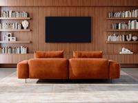 La retro-finitura rende perfetto il divano Biarritz anche collocato in centro stanza