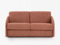 Vista frontale del divano letto Clark: si vedono molto bene i sottili braccioli spessi solo 5 cm