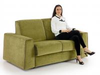 Proporzioni di seduta ed ergonomia sul divano letto in velluto Myron