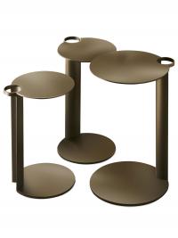 Composizione di tavolini serventi in metallo verniciato Lollo con piano e struttura in metallo verniciato bronzo