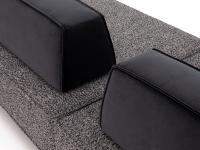 Particolare dei cuscini in velluto Azimut 801 in contrasto con la seduta in tessuto tramato bouclè Nobu