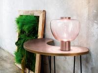 Lampada da tavolo Riflesso con diffusore in vetro trasparente color ametista e montatura rame satinato
