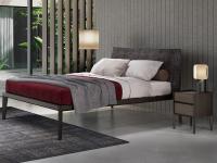 Zona notte moderna e coordinata con letto e comodino Taurus in legno