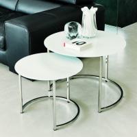 Tavolino con piano in vetro verniciato Coen - posizionamento lato divano