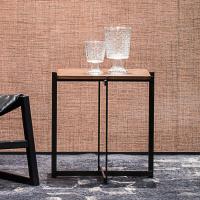 Tavolino da salotto quadrato in marmo nero Baunt con struttura in metallo - variante con piano in legno impiallacciato frassino