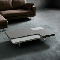 Tavolino basso in laminato effetto pietra Viktor, con piani alti Fenix grigio londra e piani bassi HPL lamè platino