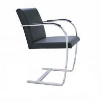 Sedia Brno Chair disegnata da Mies Van der Rohe progettata per la villa Tugendhat di Brno nel 1930