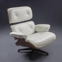 Poltrona ispirata al design di Charles Eames