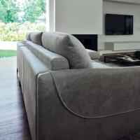 Dettaglio del divano letto Litchis con rivestimento monocolore