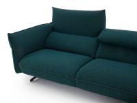 Particolare del divano Exeter con braccioli e schienali regolabili