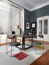 Sedie di design Keel con seduta imbottita e schienale in legno abbinato al tavolo Opus