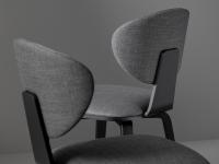 Lo schienale della sedia Olos è caratterizzato da un inserto in legno, utilizzato in tutta la collezione (poltrona, sgabello, letto).