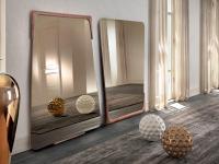 Specchio con cornice in legno massello Bungie