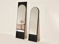 Specchio da ingresso in legno massello Domu nella versione in frassino nero