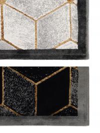 Particolare della bordura del tappeto dal lato grigio-argento e dal lato nero