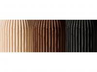 Finiture a confronto, da sinistra verso destra: legno massello frassino naturale, frassino bruno, frassino nero
