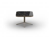 Tavolino da salotto Atrevido nella versione con piano quadrato 60 x 60 cm in ceramica lucida noir desire e basamento in metallo verniciato champagne