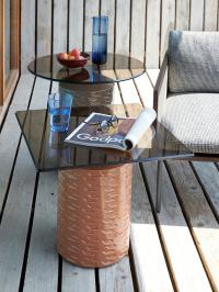 Tavolini Hishi in ceramica smaltata ideali anche per un terrazzo coperto o un dehor