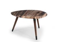 Tavolino cm 66 x 66 h.39 con piano sagomato in marmo Cappuccino e gambe rivestite in pelle Tuscania con parte inferiore in legno Black Oak