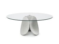 Versione del tavolo con piano in cristallo su sfondo bianco