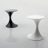 Tavolino rotondo in metallo Andorra disponibile nelle versioni total black e total white