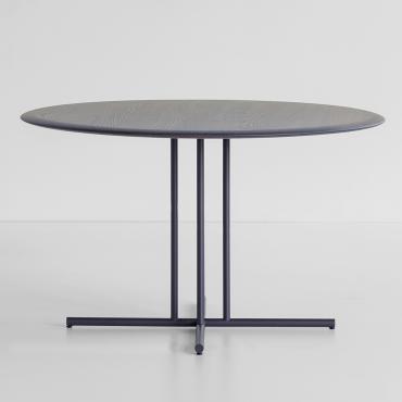 Tavolo con base minimal in metallo Graphic