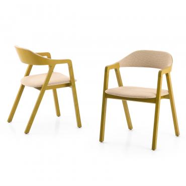Scandinavian design chair with arms Bryanna