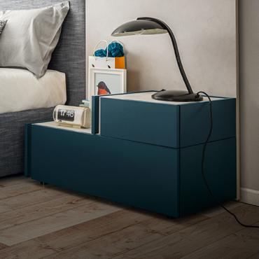 Cleveland two-tone bedside table: composed by a free-standing element and one standing on top.