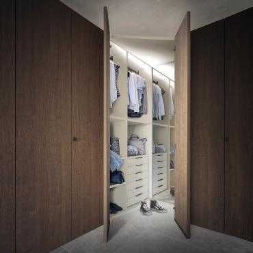 Wardrobe with corner dressing room for hinged compositions Player in the terminal model cm 111 x 99,5 h.255,1 with LED lighting, applied mirrors and internal equipments