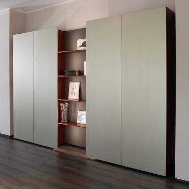 Plan 31 big hallway wardrobe with coat hooks, storage unit, shelves and LED lights.