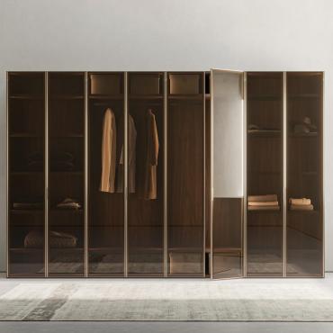 Space-saving all-glass cabinet Arctic Wide