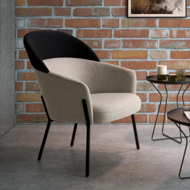 Poltroncina moderna di design con gambe in metallo Just