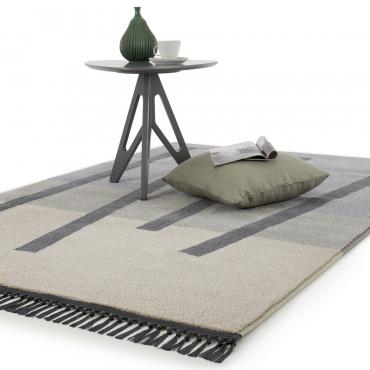 Riga tailor made rug with fringe
