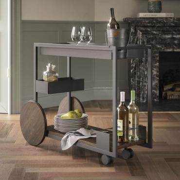 Carrello portabottiglie con ruote di design Brandy di Cattelan 